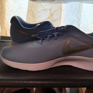 Nike Tanjun SE Women's sneaker Light blue